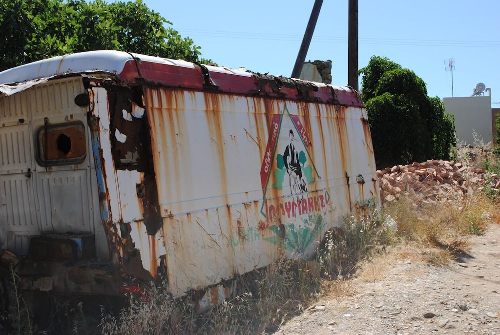 The Pros and Cons of Buying Salvage Trucks Online
